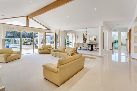 One Mile Mansion - Private Coastal Retreat FREE FAMILY ADVENTURE PASS - Maitland Accommodation 12