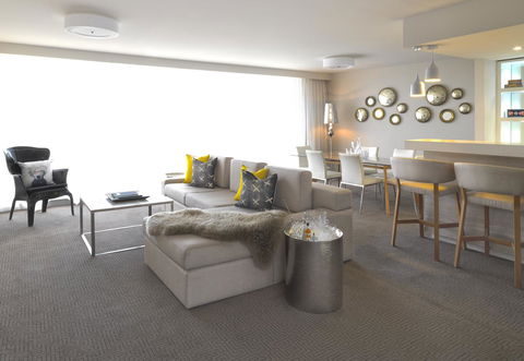QT Canberra - Maitland Accommodation 24
