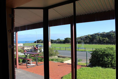 Bott's Beach Retreat - Maitland Accommodation 0