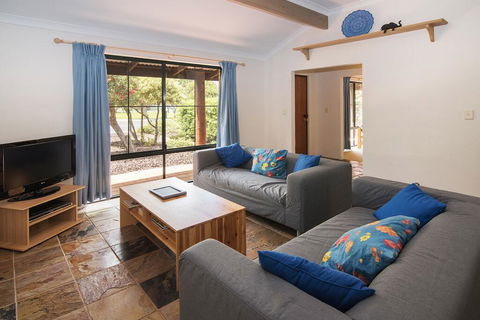 Bottlebrush - Maitland Accommodation 3