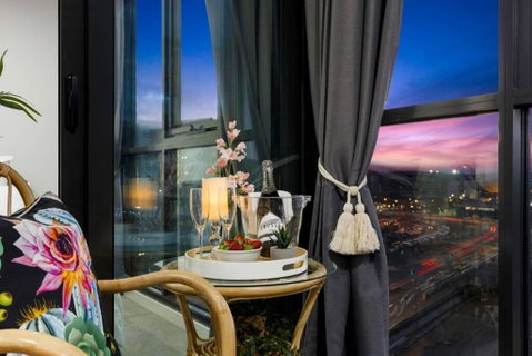 Braddon Penthouse, Top Location, Netflix, WiFi, Views - Maitland Accommodation 0