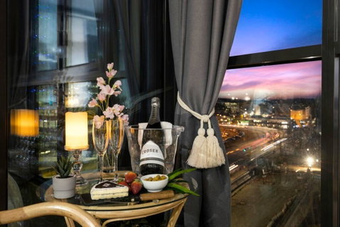 Braddon Penthouse, Top Location, Netflix, WiFi, Views - Maitland Accommodation 2