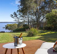 Braeside - waterfront fireplace - Maitland Accommodation