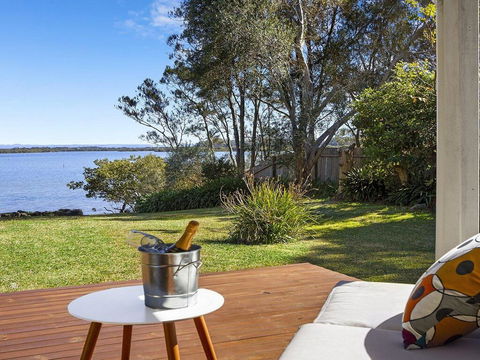 Braeside - Waterfront, Fireplace - Maitland Accommodation 0