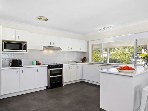 Braeside - Waterfront, Fireplace - Maitland Accommodation 2