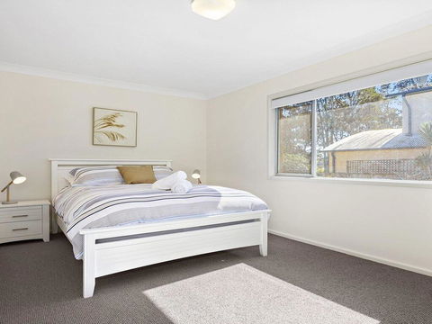 Braeside - Waterfront, Fireplace - Maitland Accommodation 1