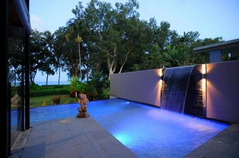 Bramston Beach - Luxury Holiday House - Maitland Accommodation 3