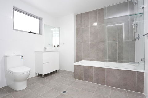 Brand New Family Friendly Apartment For 7 - Maitland Accommodation 0