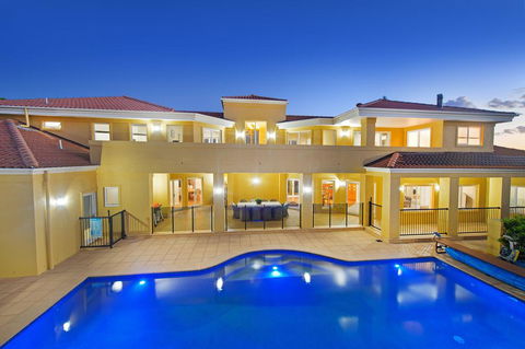 Bridgewings Lighthouse Beach - Maitland Accommodation 1
