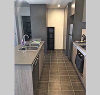 Bright Modern Stylish - Top Floor Apt - Woden - Maitland Accommodation