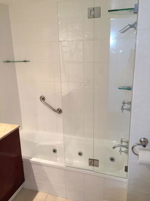 Broadwater Shores Waterfront Apartments - Maitland Accommodation 3
