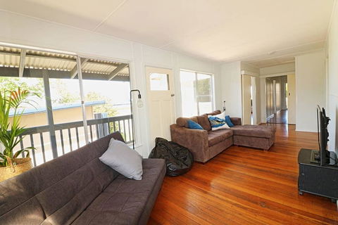 Bungo Beach House - Pet Friendly Home - Maitland Accommodation 3