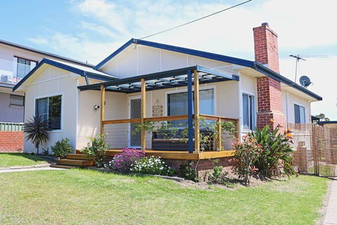 Bungo Beach House - Pet Friendly Home - Maitland Accommodation 1