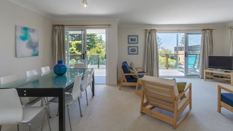 By The Sea, Culburra Beach - Maitland Accommodation 3