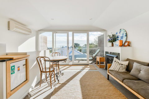 By The Seaside - Maitland Accommodation 1