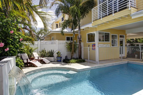 Byron Bathers - Maitland Accommodation 1