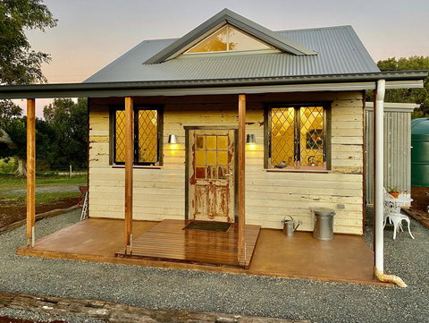 BYRON BAY New! SUNSET COTTAGE - Maitland Accommodation 0