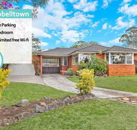 CAMPBELLTOWN HOLIDAY HOME 3 BED  FREE PARKING NCA039 - Maitland Accommodation