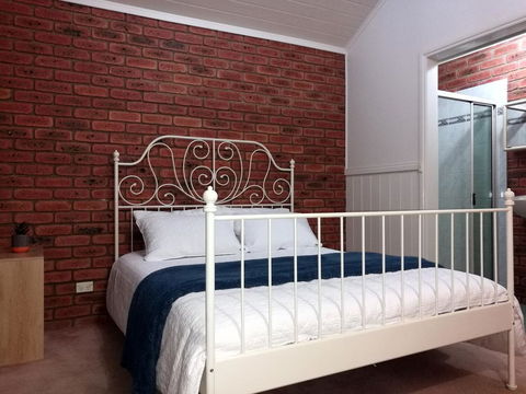 Castle Stay At Lakes Entrance - Maitland Accommodation 3