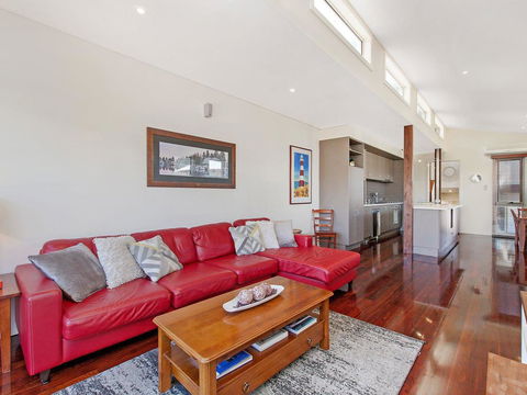 CASTWOOD VILLA No.2 - Maitland Accommodation 0