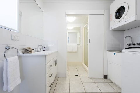 Cayman Quays - Maitland Accommodation 3
