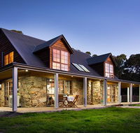 Cedar and Stone - Maitland Accommodation