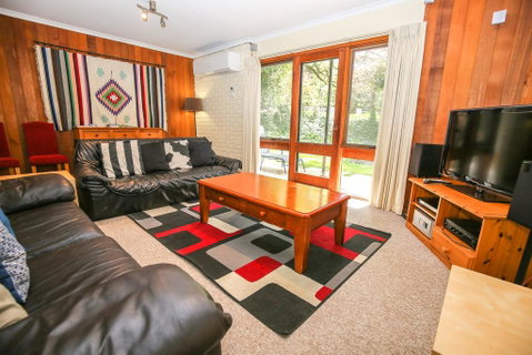 Cedar Holiday Units - Apartment 1 - Maitland Accommodation 0