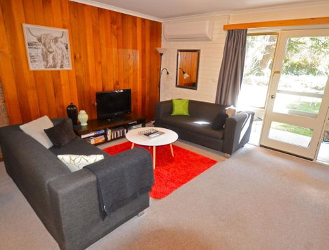 Cedar Holiday Units - Apartment 4 - Maitland Accommodation 0