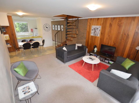 Cedar Holiday Units - Apartment 4 - Maitland Accommodation 3