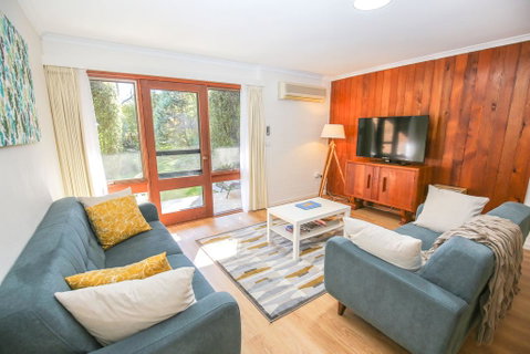 Cedar Holiday Units - Apartment 5 - Maitland Accommodation 1