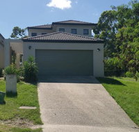 Central Gold Coast Large Modern Elevated House - Maitland Accommodation