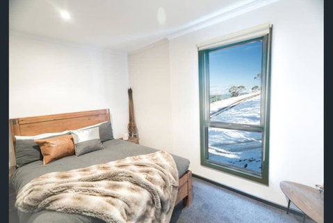 Chalet Deich - Pearse Apt 3 - Ski In Ski Out - Maitland Accommodation 2