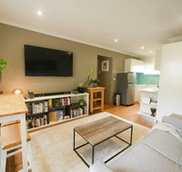 Chic Pet Friendly  500m to the Beach w/ parking - Maitland Accommodation