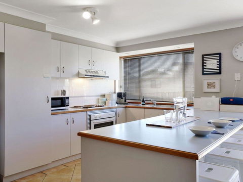 Cleveland Place - Walk To Beach And Shops - Maitland Accommodation 2