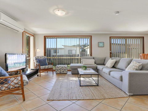 Cleveland Place - Walk To Beach And Shops - Maitland Accommodation 1