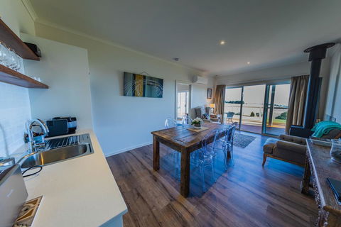 Coastal Lodge - Maitland Accommodation 3
