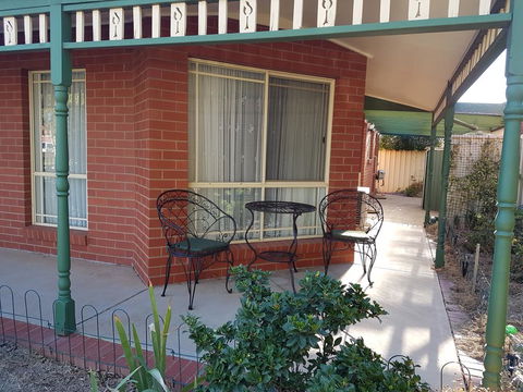 Cobram Cottage - Maitland Accommodation 1