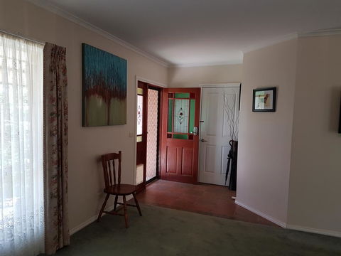 Cobram Cottage - Maitland Accommodation 2