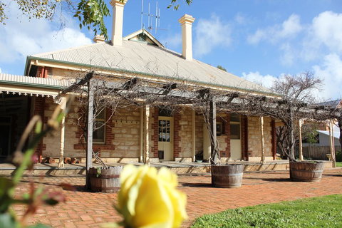 Cockburn House - Maitland Accommodation 1