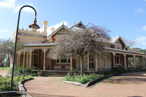 Cockburn House - Maitland Accommodation 0