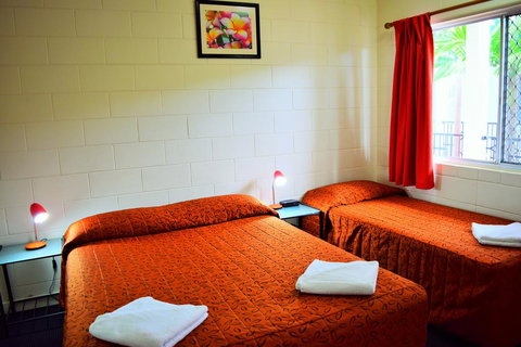 Coconut Grove Holiday Apartments - Maitland Accommodation 3