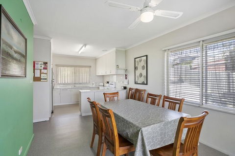 Coffey Court Cottage 2 - Maitland Accommodation 2