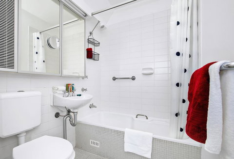 Comfortable Coastal Living Plus Parking - Maitland Accommodation 2