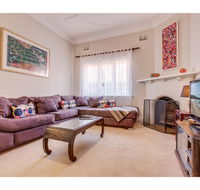 Comfy family home in chill beachside neighbourhood - Maitland Accommodation