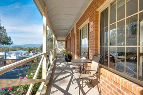 Commercial Golf Resort - Maitland Accommodation 3