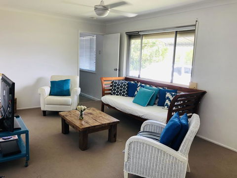 Coolum Classic Beach Shack - Pet Friendly - Maitland Accommodation 3