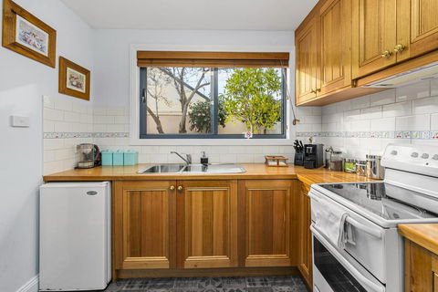 Coopers Cottage Battery Point - Maitland Accommodation 2