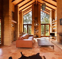 Corymbia Cottage - unique quirky private a guest favourite - Maitland Accommodation