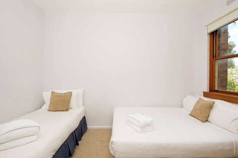 Cosy 2BR Plus Parking In Nth Sydney - Maitland Accommodation 3