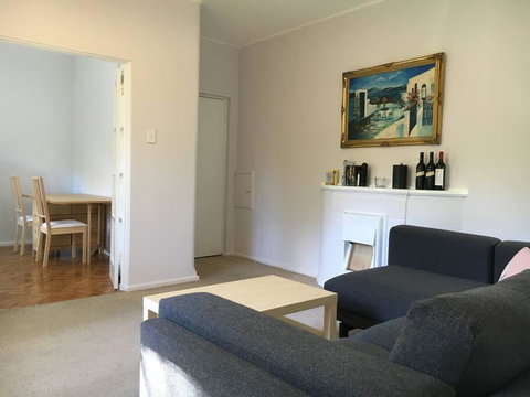 Cosy 2BR Plus Parking In Nth Sydney - Maitland Accommodation 1